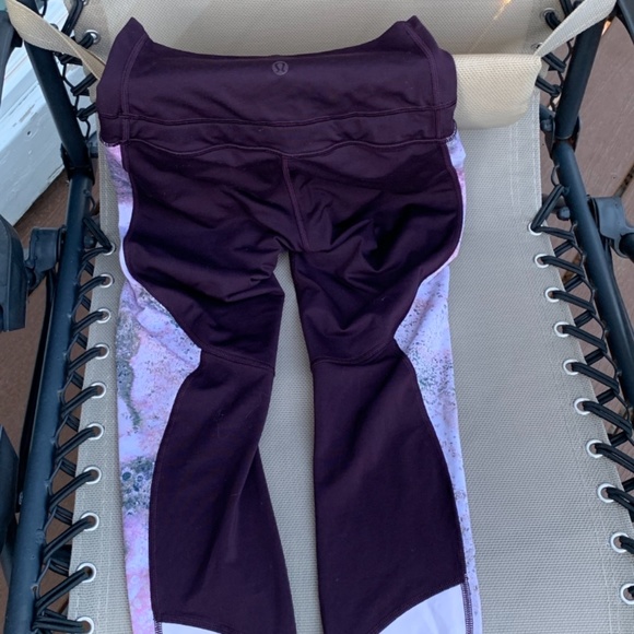 Women’s size 2 lululemon leggings - Picture 2 of 2